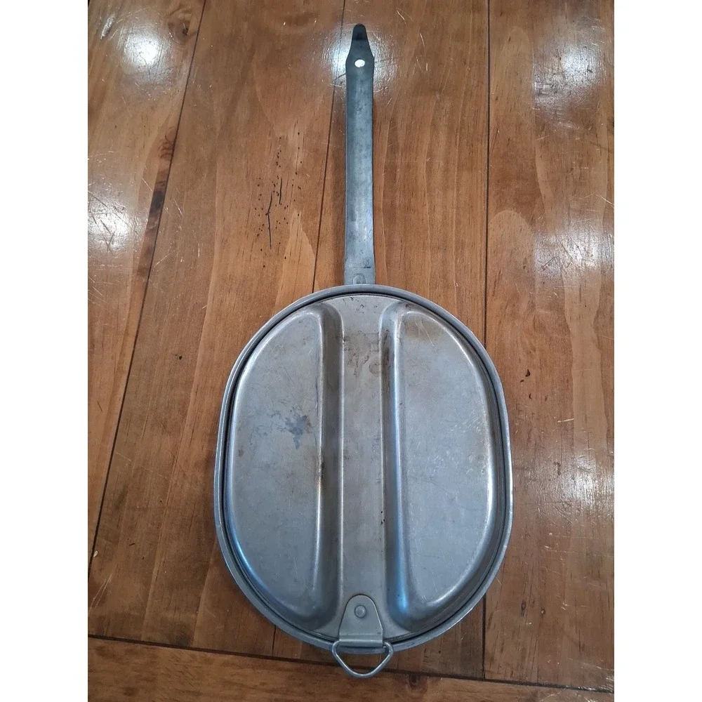 ORIGINAL US WW2 MESS KIT 1945 KNAPP MONARCH CO US MARKED